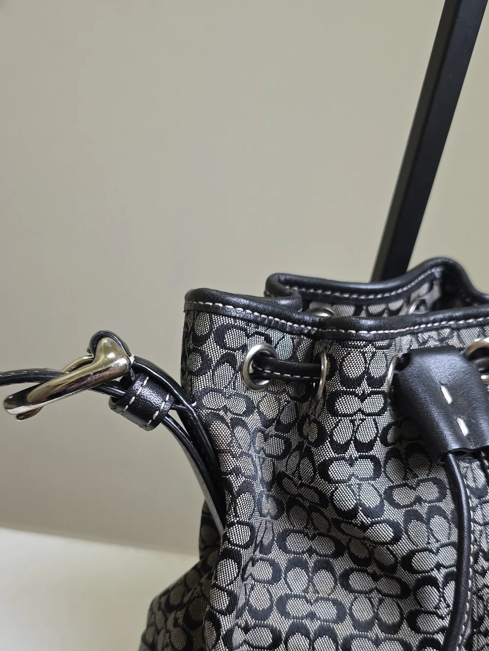COACH 6387 Vintage Y2K Grey/Black Signature Print Small Drawstring Crossbody EUC
